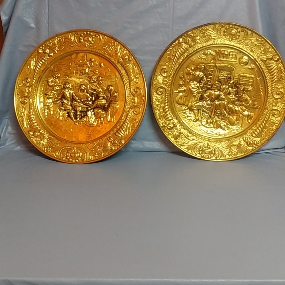 VTG Pair BRASS TONE WALL DECOR PLATES Made in England